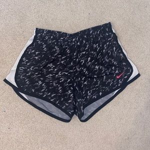 girls medium nike shorts